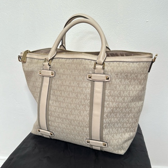 MICHAEL Michael Kors Handbags - MICHAEL KORS Griffin Large Off White Logo Jacquard Tote